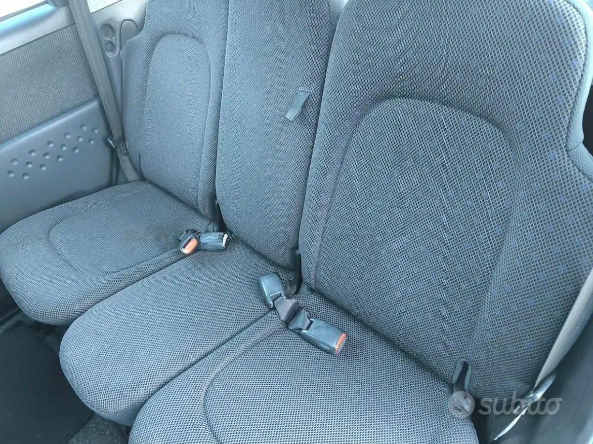 Usata Toyota Yaris 84 CV (61 kW) 2005 Bluazzurro Monovolume