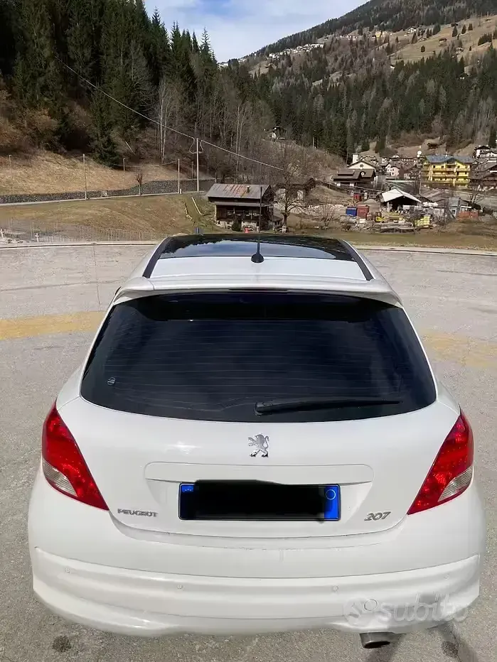 Usata Peugeot 207 92 CV (67 kW) 2011 Bianco Berlina