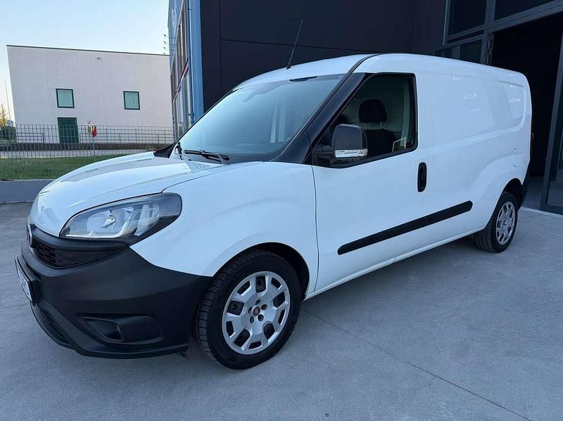 Usata Fiat Doblò 120 CV (88 kW) 2021 Bianco Monovolume
