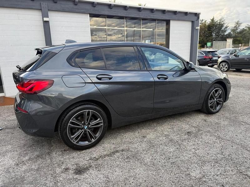 Usata BMW 116 Sport Line 116 CV (85 kW) 2021 Grigio Utilitaria