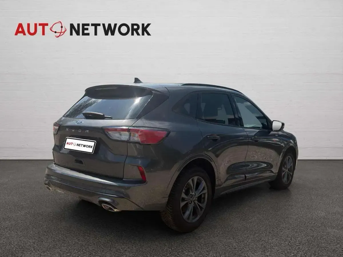 Usata Ford Kuga ST-Line 120 CV (88 kW) 2024 Grigio scuro SUV