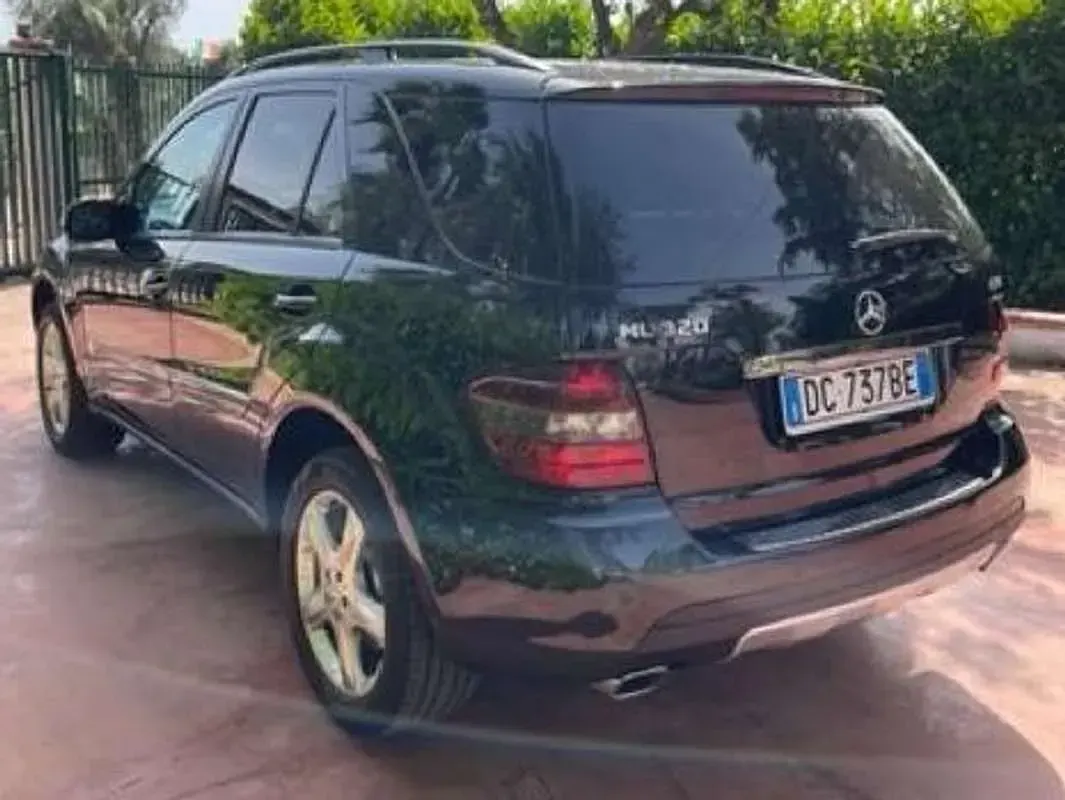 Usata Mercedes ML320 224 CV (164 kW) 2006 Nero SUV