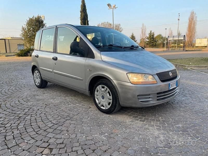 Usata Fiat Multipla Dynamic 120 CV (88 kW) 2005 Grigio Monovolume