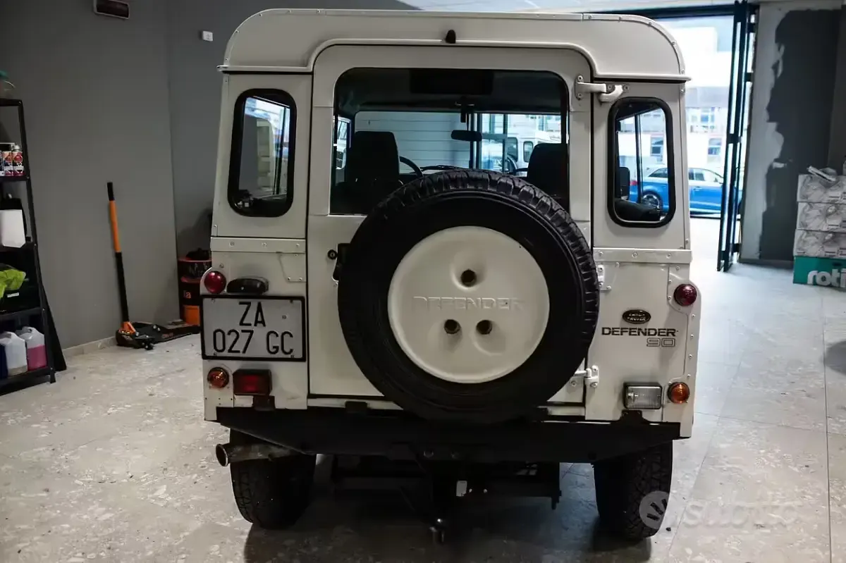Usata Land Rover Defender 122 CV (89 kW) 2000 Station wagon