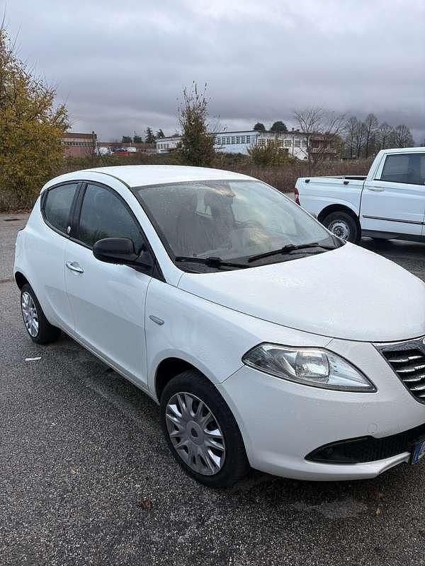 Usata Lancia Ypsilon Gold 80 CV (58 kW) 2013 Utilitaria