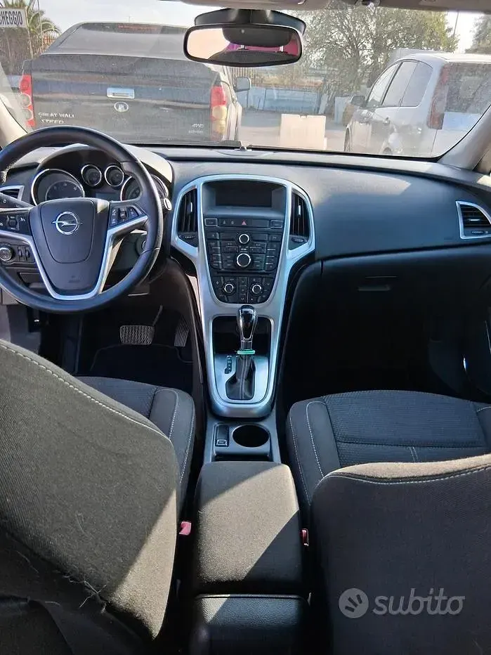 Usata Opel Astra 130 CV (95 kW) 2012 Grigio Station wagon