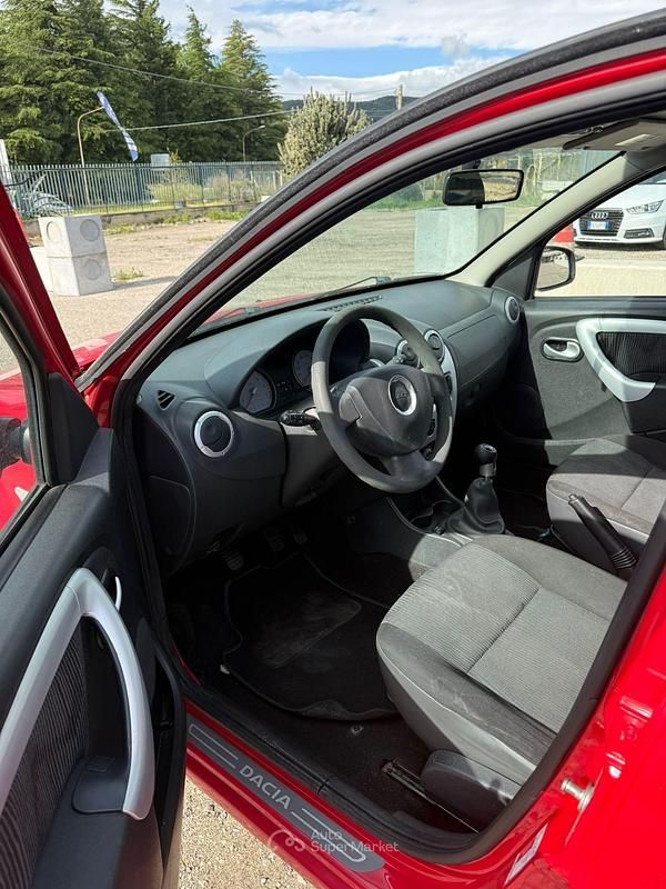 Gebraucht Dacia Sandero 75 PS (55 kW) 2010 Rot Limousine