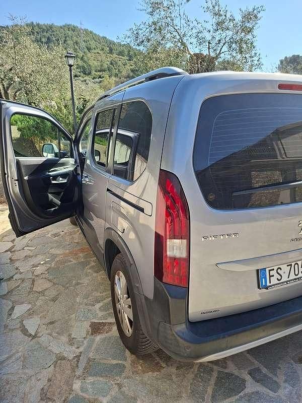 Usata Peugeot Rifter Allure 131 CV (96 kW) 2019 Grigio Monovolume