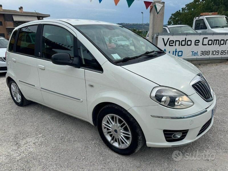 Usata Lancia Musa Gold 95 CV (69 kW) 2012 Bianco Monovolume