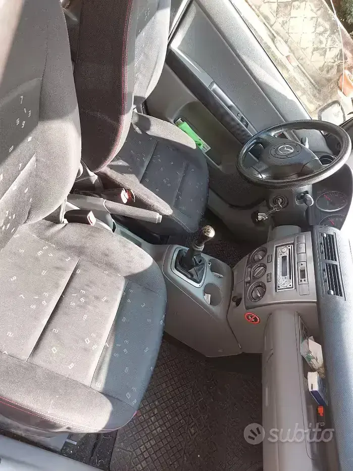 Usata Mazda 2 75 CV (55 kW) 2003 Grigio Utilitaria