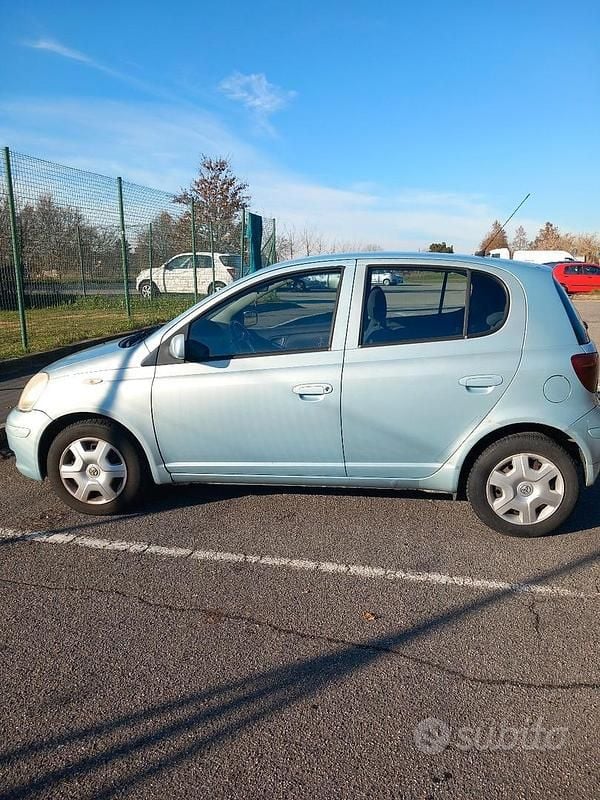 Usata Toyota Yaris 75 CV (55 kW) 2004 Verde Berlina
