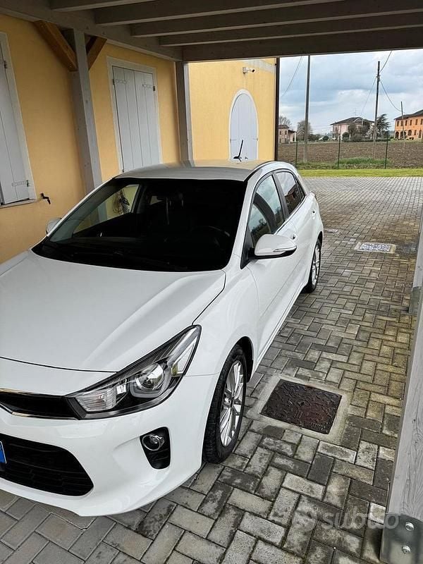 Usata Kia Rio 77 CV (56 kW) 2017 Bianco Utilitaria