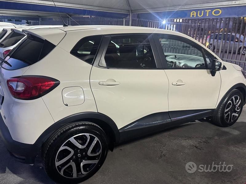 Usata Renault Captur 90 CV (66 kW) 2013 Giallo SUV