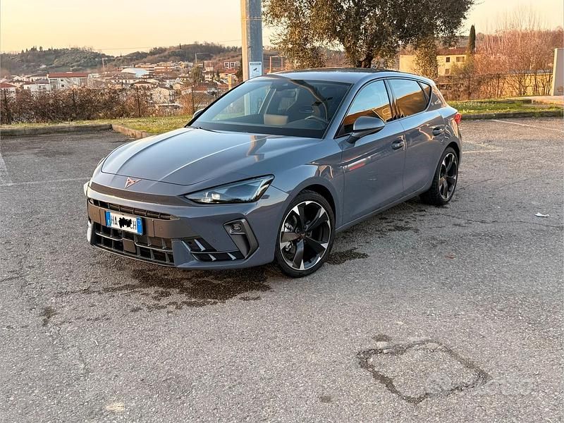 Usata Cupra Leon 150 CV (110 kW) 2025 Grigio Berlina