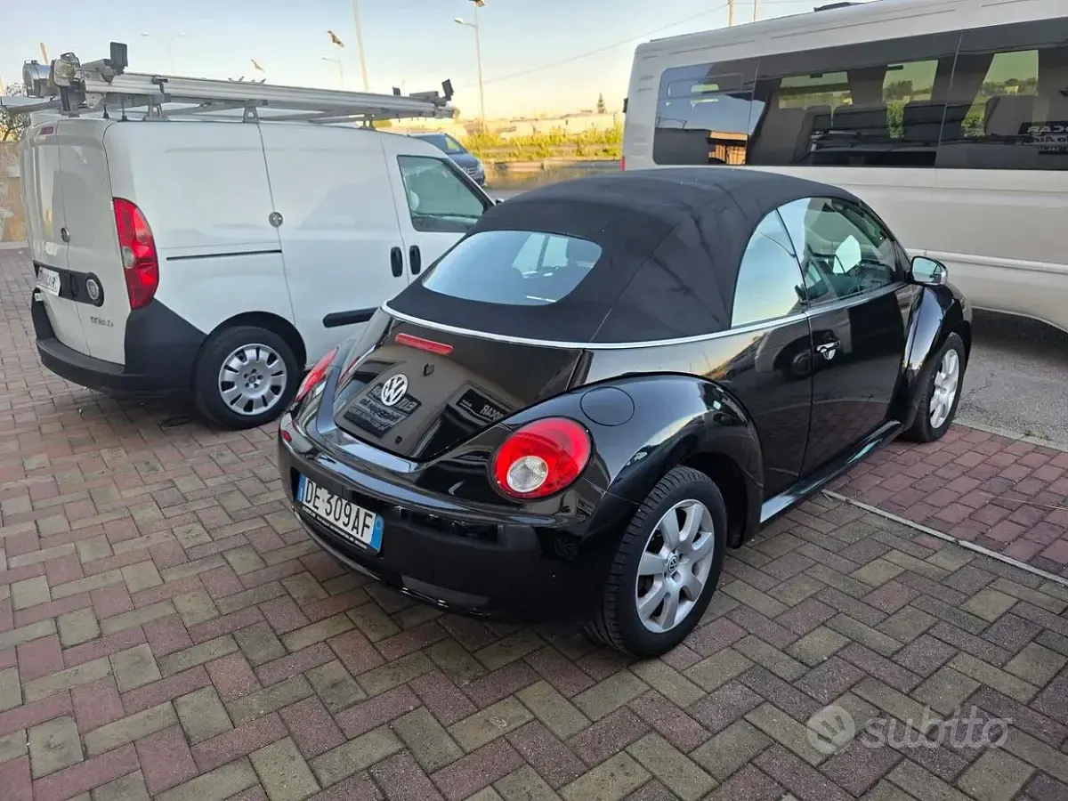 Usata VW New Beetle 105 CV (77 kW) 2007 Nero Utilitaria