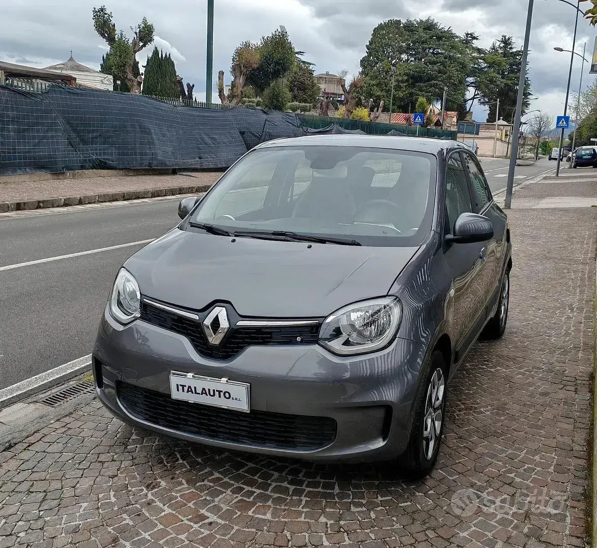 Usado Renault Twingo Equilibre 65 HP (47 kW) 2023 Cinzento Citadino
