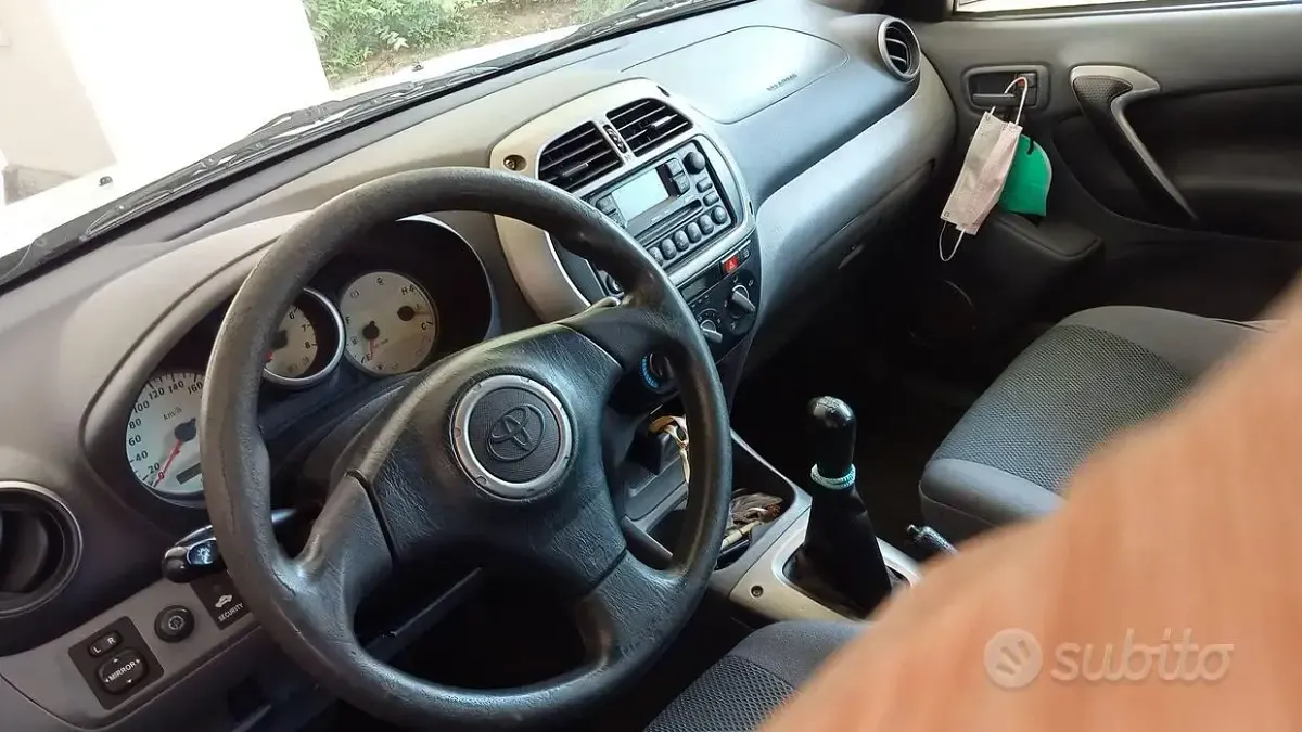 Second-hand Toyota RAV4 150 CP (110 kW) 2001 Gri SUV