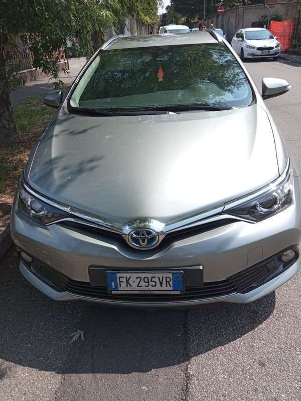 Argento Usata 2017 Toyota Auris Touring Sports Lounge Station wagon | 10.500 € (Buon prezzo) - Immagine 1/4