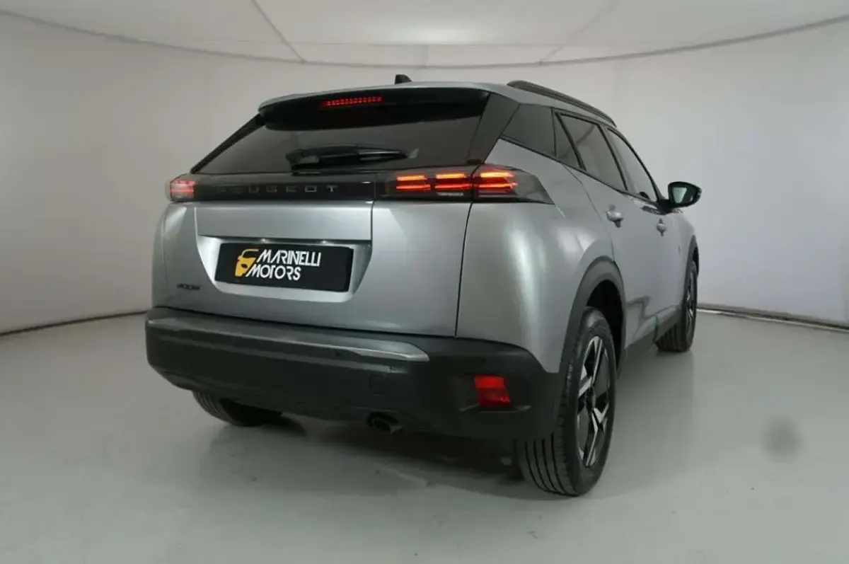 Usata Peugeot 2008 Allure 101 CV (74 kW) 2025 Argento SUV