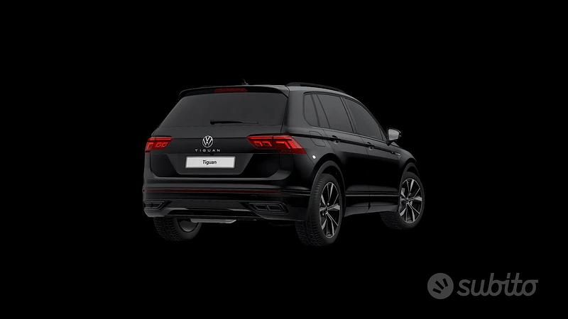 Usata VW Tiguan R-line 150 CV (110 kW) 2022 Nero SUV