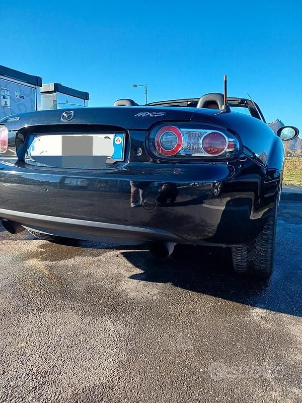 Usata Mazda MX5 126 CV (92 kW) 2006 Nero Cabrio