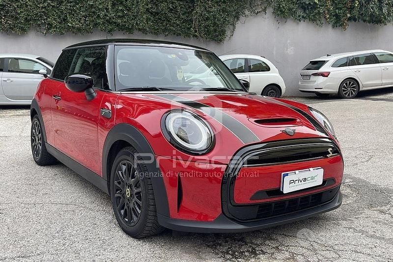 Usata Mini Cooper SE 75 kW (102 CV) 2023 Rosso Utilitaria