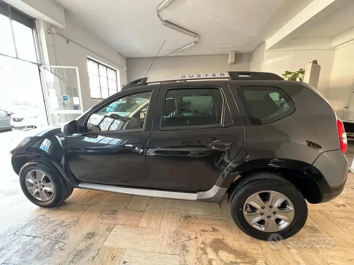 Usata Dacia Duster Lauréate 101 CV (74 kW) 2014 Nero SUV