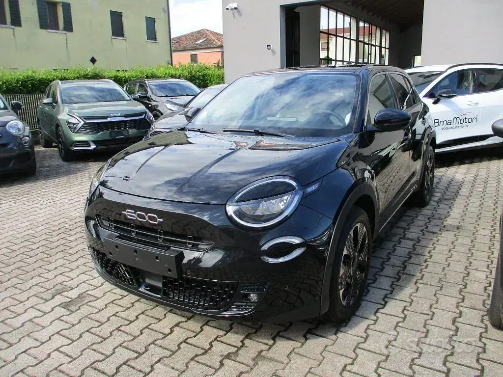 Usata Fiat 600 La Prima 101 CV (74 kW) 2025 Nero SUV