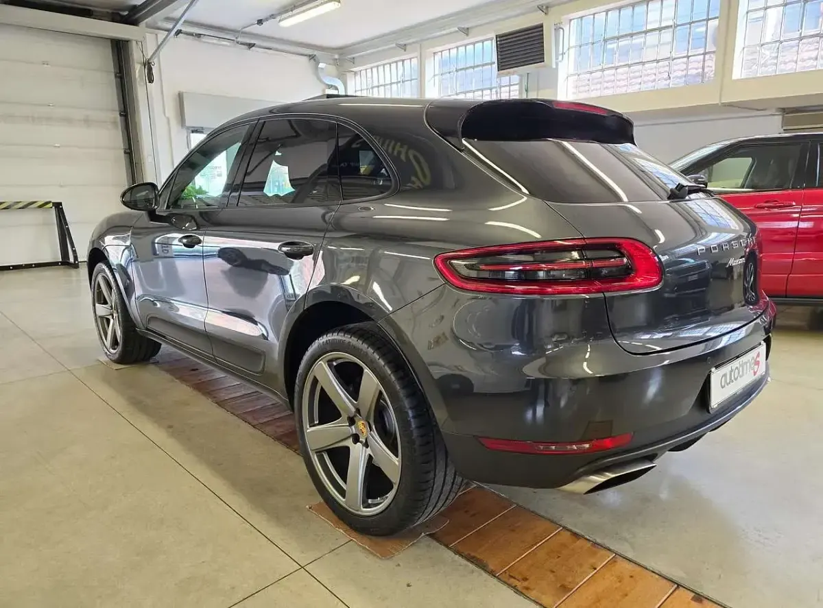 Usata Porsche Macan 252 CV (185 kW) 2018 Grigio vulcano metallizzato SUV