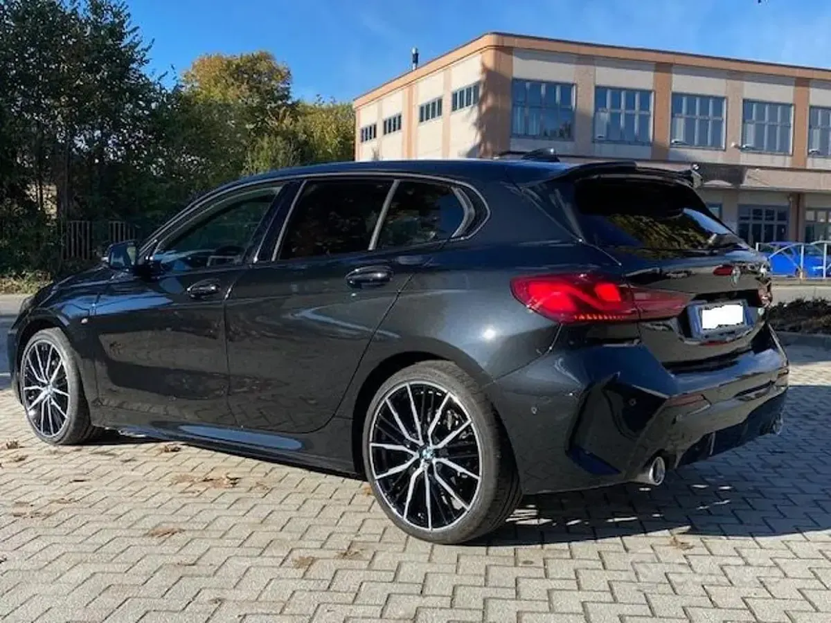 Używany BMW 118 M Sport 150 KM (110 kW) 2023 Czarny Hatchback
