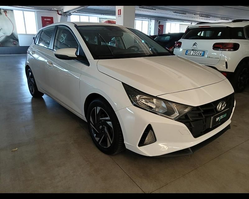 Käytetty Hyundai i20 84 HP (61 kW) 2023 Valkoinen Viistoperä