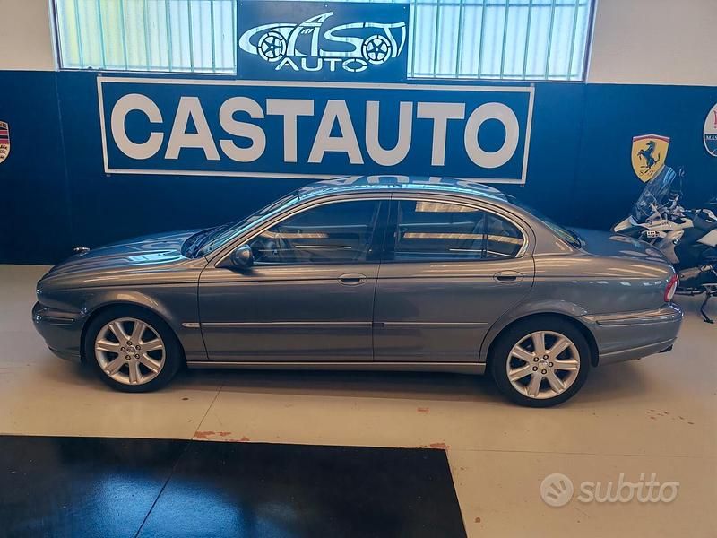 Grigio Usata 2003 Jaguar X-type Executive Tre volumi | 5600 € (Buon prezzo) - Immagine 1/4
