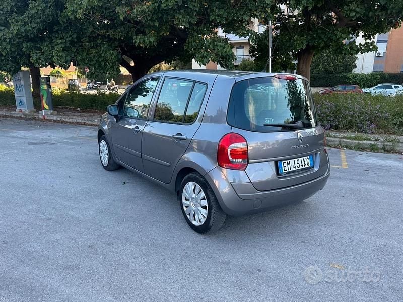 Usata Renault Modus 75 CV (55 kW) 2012 Grigio Monovolume