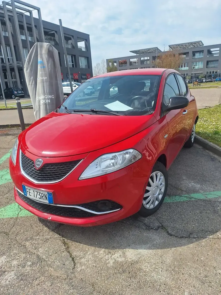 Usata Lancia Ypsilon S 95 CV (69 kW) 2016 Rosso Utilitaria