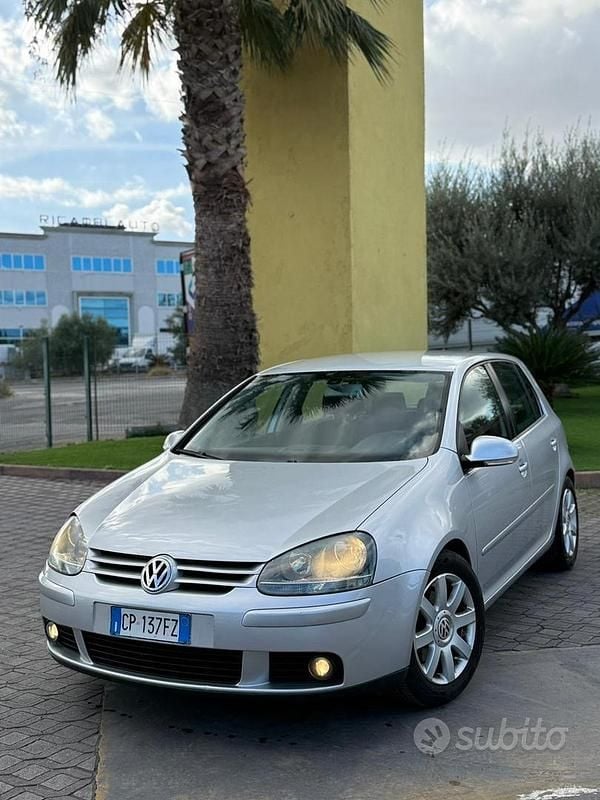 Usata 2005 VW Golf V | 2000 € (Super prezzo) - Immagine 1/4