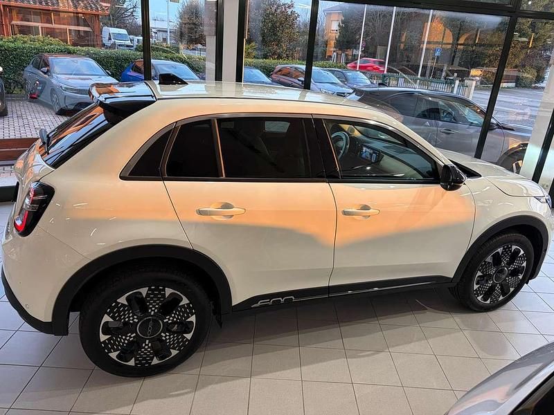 Usata Fiat 600 La Prima 101 CV (74 kW) 2025 Bianco gelato pastello SUV