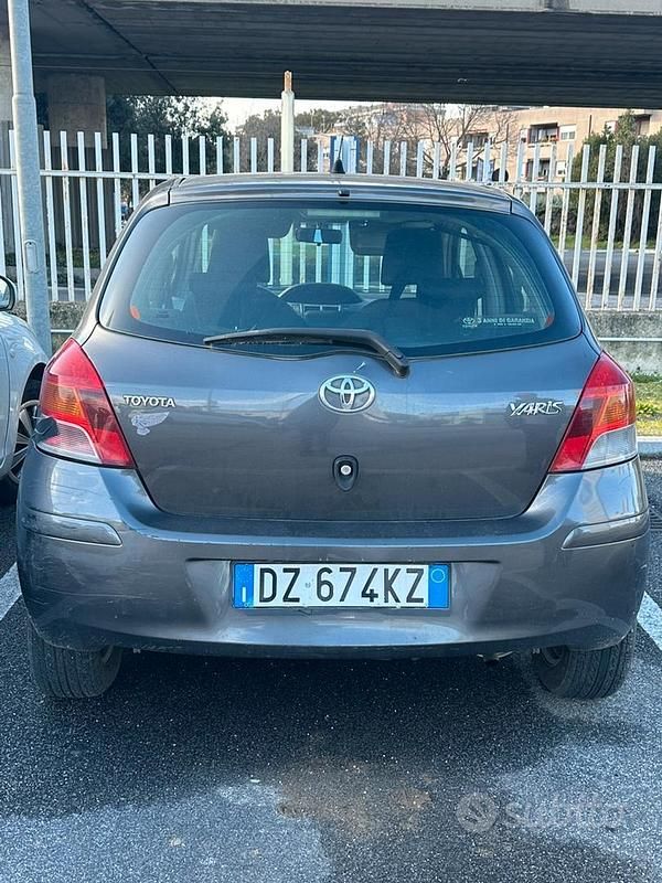 Usata Toyota Yaris 2009 Grigio Utilitaria