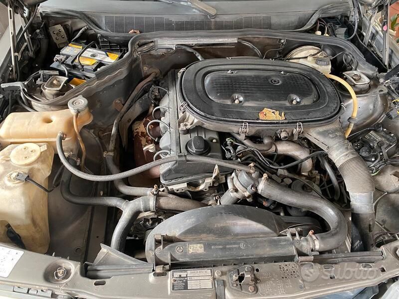 Usata Mercedes 190 122 CV (89 kW) 1984 Grigio Berlina