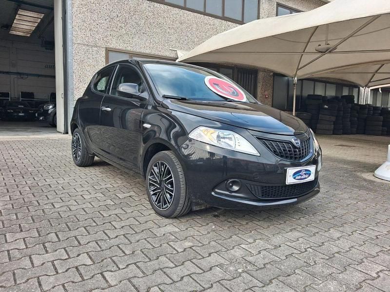 Usata Lancia Ypsilon Silver 69 CV (50 kW) 2023 Pastello  nero Utilitaria
