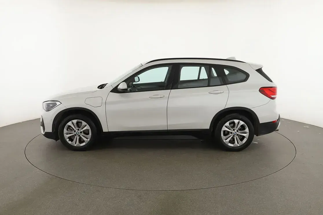 Käytetty BMW X1 Advantage 220 HP (161 kW) 2021 Valkoinen Katumaasturi