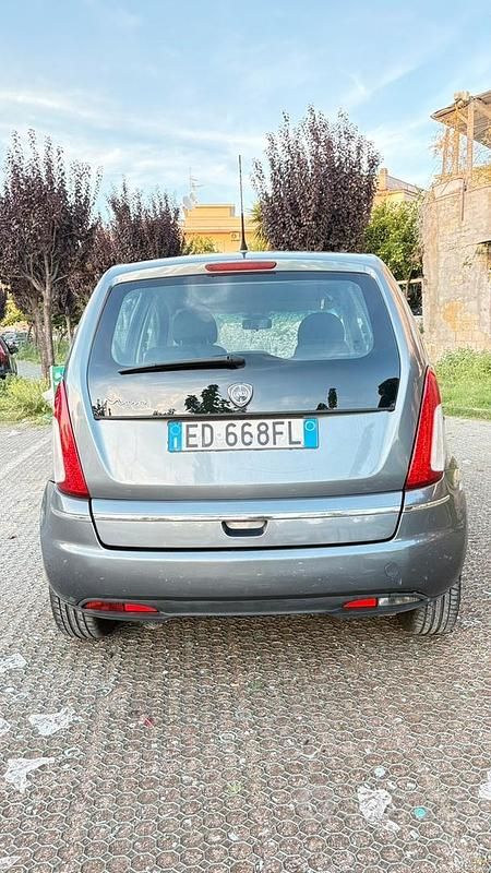 Usata Lancia Musa 90 CV (66 kW) 2011 Grigio Monovolume