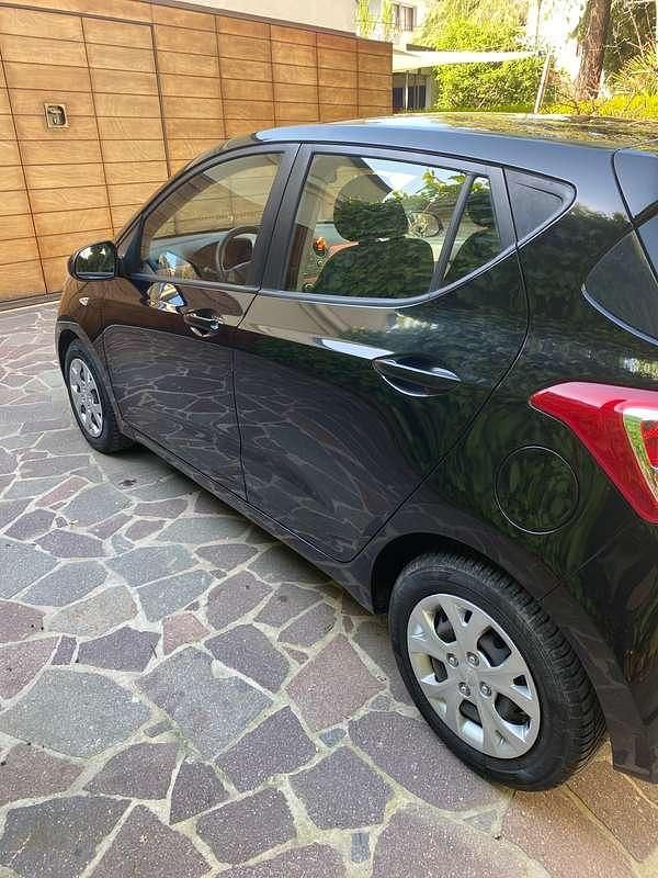 Usata Hyundai i10 Comfort 67 CV (49 kW) 2016 Nero Utilitaria