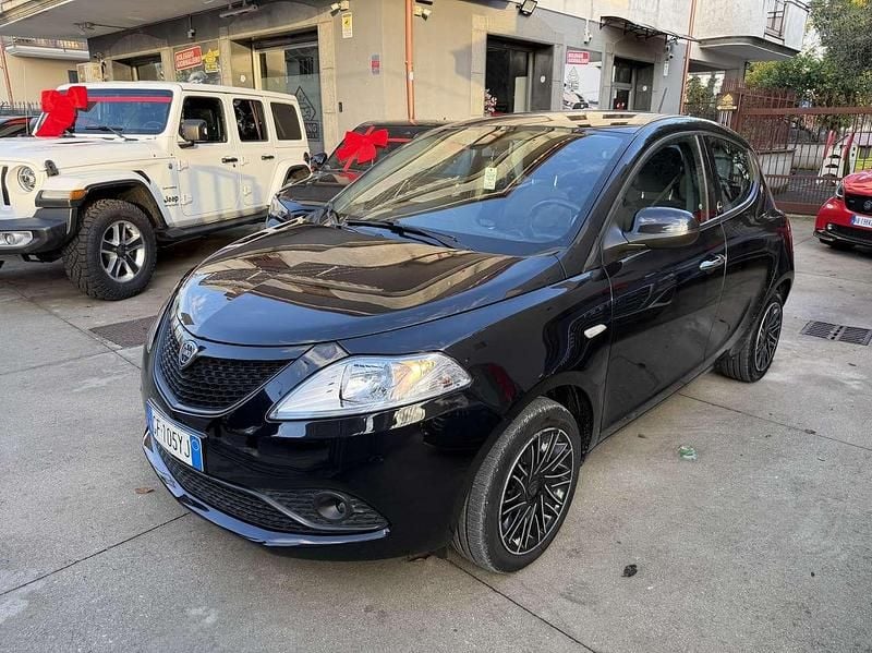 Nero Usata 2021 Lancia Ypsilon Gold Due volumi | 9690 € (Buon prezzo) - Immagine 1/4
