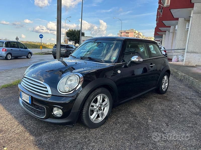 Usata Mini Cooper D 89 CV (65 kW) 2011 Blu Utilitaria