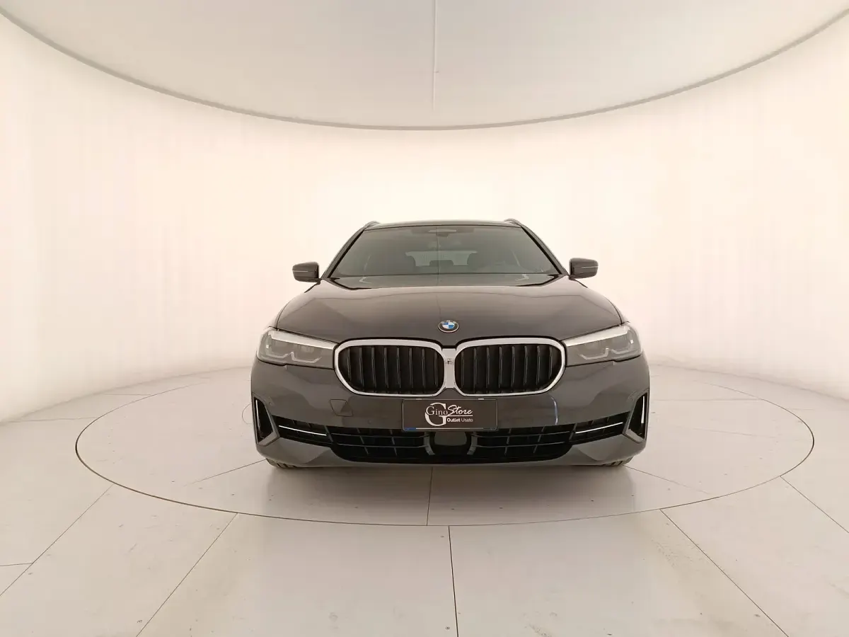 Usata BMW 520 Luxury Line 197 CV (144 kW) 2024 Grigio Station wagon