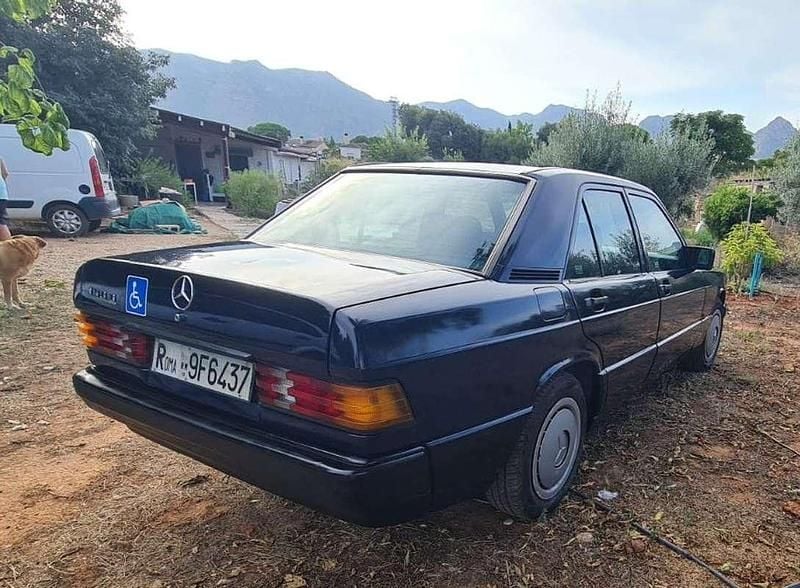 Usata Mercedes 190 75 CV (55 kW) 1992 Blu/azzurro Berlina