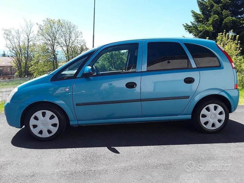 Blu Usata 2004 Opel Meriva Enjoy Monovolume | 3800 € (Molto cara) - Immagine 1/4