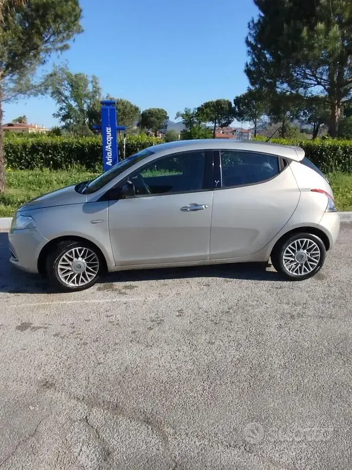 Usata Lancia Ypsilon Gold 95 CV (69 kW) 2011 Grigio Utilitaria