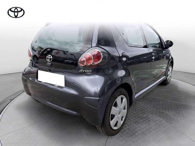 Usata Toyota Aygo Edition 68 CV (50 kW) 2011 Grigio Utilitaria