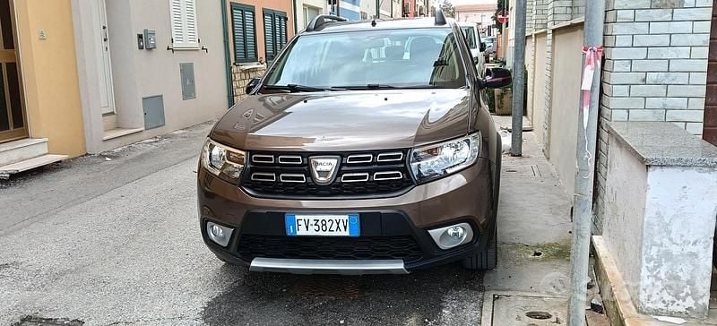 Usata Dacia Sandero Stepway 95 CV (69 kW) 2019 Marrone Berlina